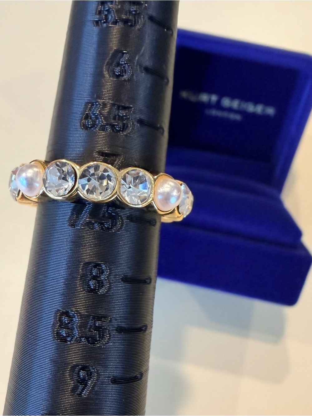 Kurt Geiger London Crystal Faux Pearl & Gold Eternity Band Ring NWT - Picture 4 of 8